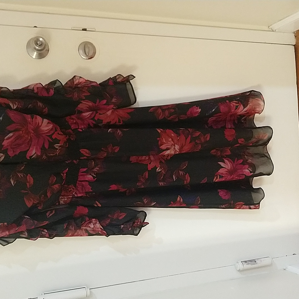 Dress - Picture 8 of 8
